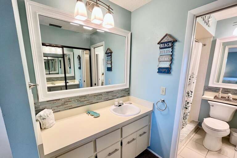 Bathroom 1 (en suite)