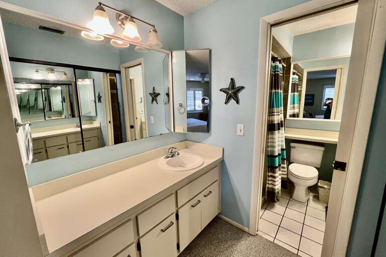 Bathroom 1 (en suite)