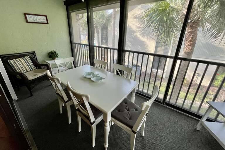dining area on enclosed lanai