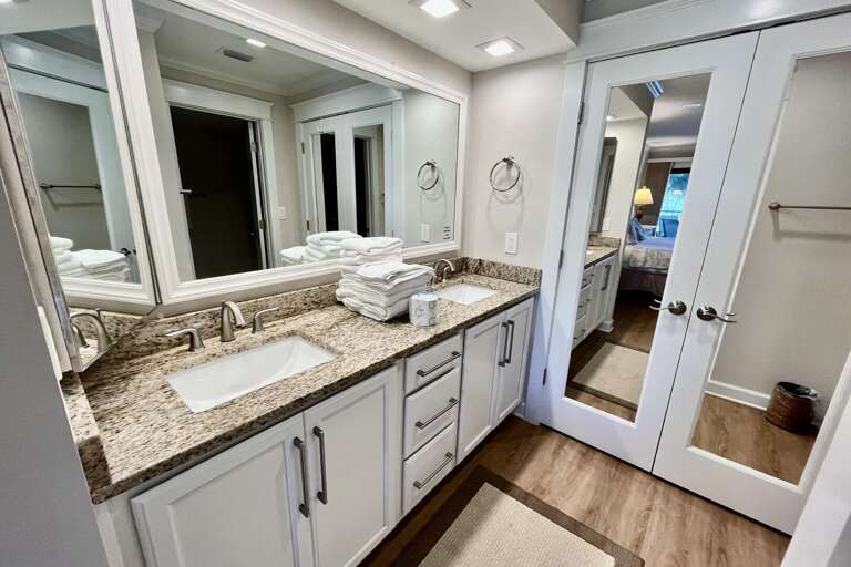 Bathroom 1 (en suite)