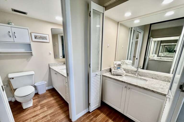 Bathroom 1 (en suite)