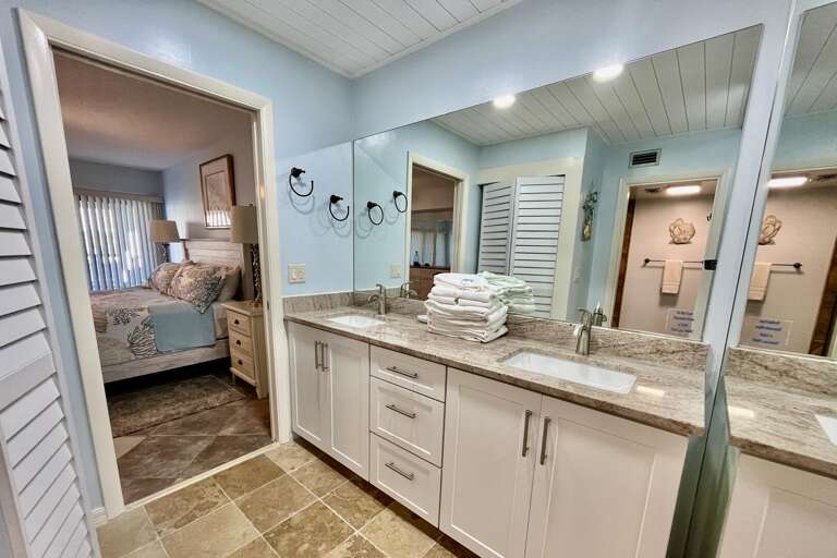 Bathroom 1 (en suite)