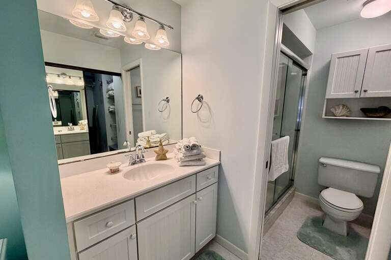 Bathroom 1 (en suite)