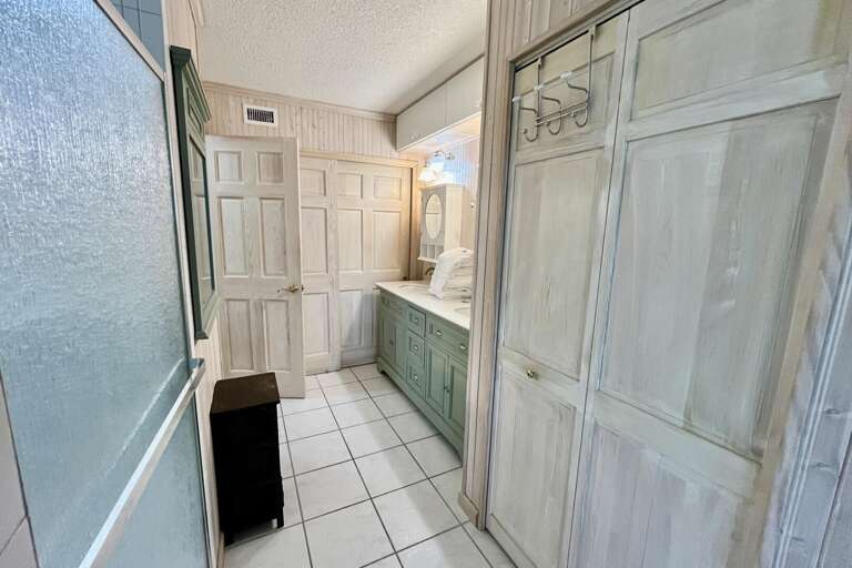 Bathroom 1 (en suite)