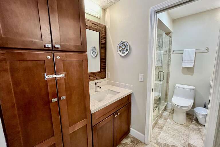 Bathroom 1 (en suite)