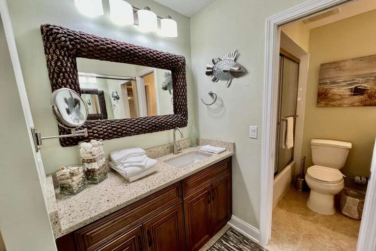 Bathroom 1 (en suite)