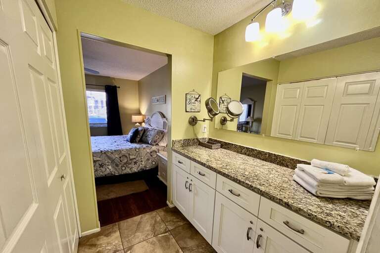 Bathroom 1 (en suite)