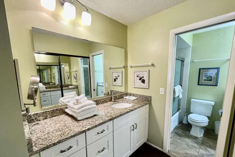 Bathroom 2 (en suite)