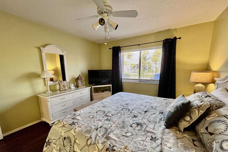 Bedroom 1 (1st floor)