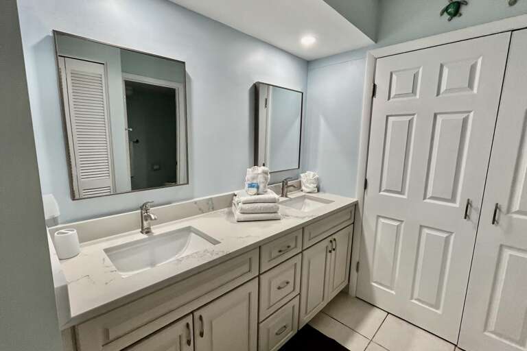 Bathroom 1 (en suite)