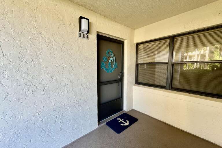 Condo entry (1st floor)