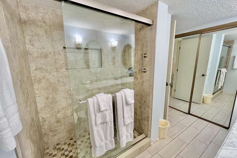 Bathroom 1 (en suite)