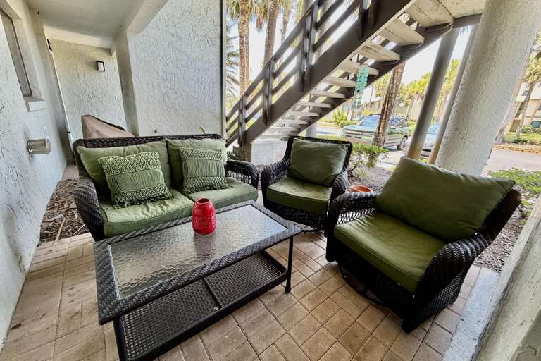 Entry sitting area