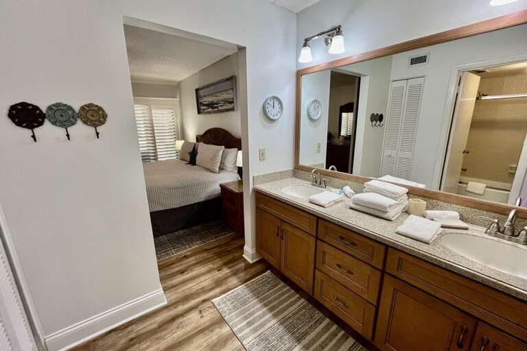 Bathroom 1 (en suite)