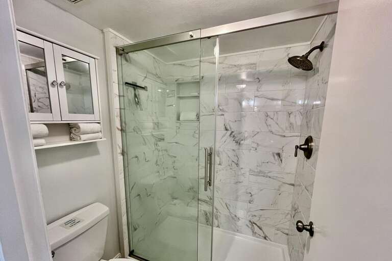 Bathroom 1 (en suite)