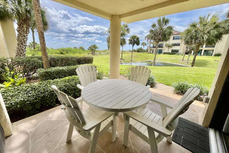 Ocean side view/lagoon view patio