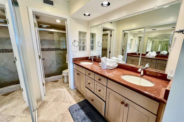 Bathroom 1 (en suite)