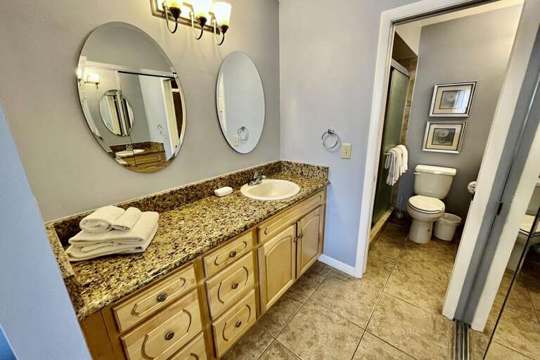 Bathroom 1 (en suite)