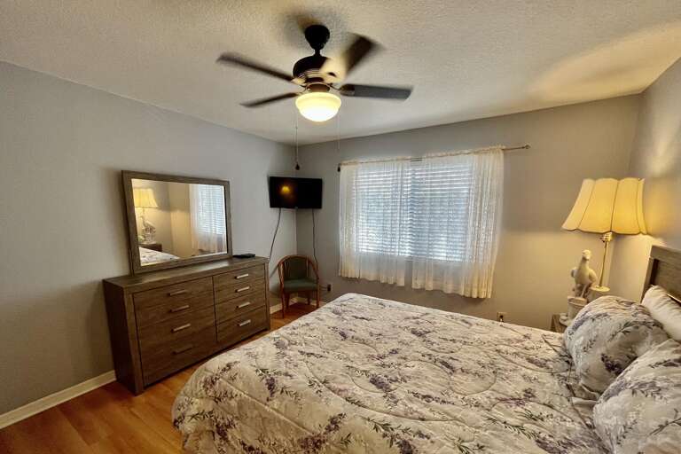 Bedroom 2 (2nd floor)