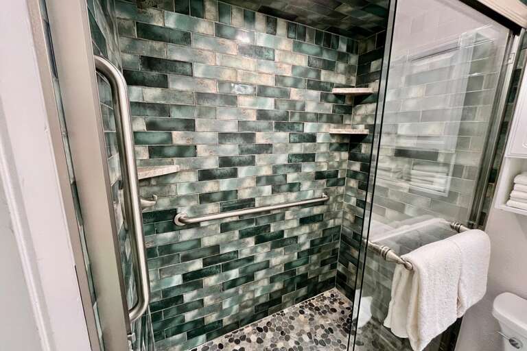 Bathroom 1 (en suite)