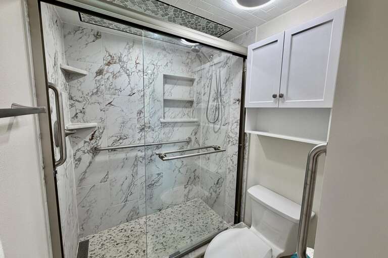 Bathroom 1 (en suite)