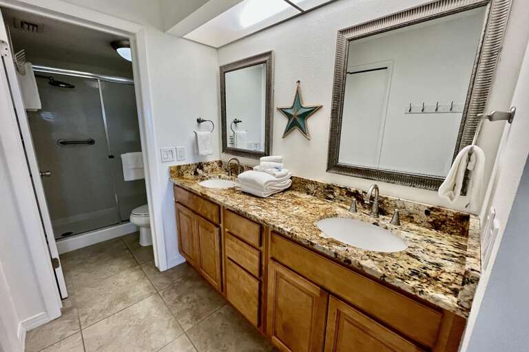 Bathroom 1 (en suite)