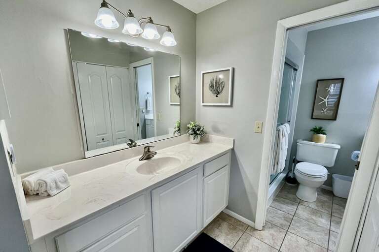 Bathroom 1 (en suite)