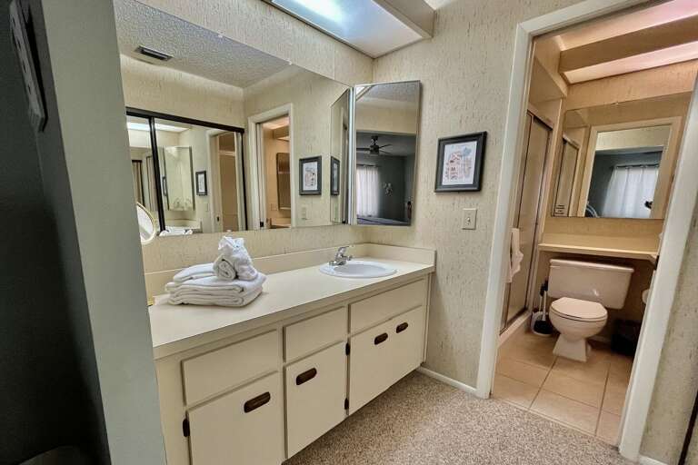 Bathroom 1 (en suite)