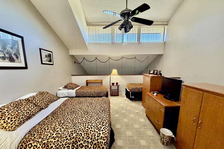 Bedroom 2 (open loft)