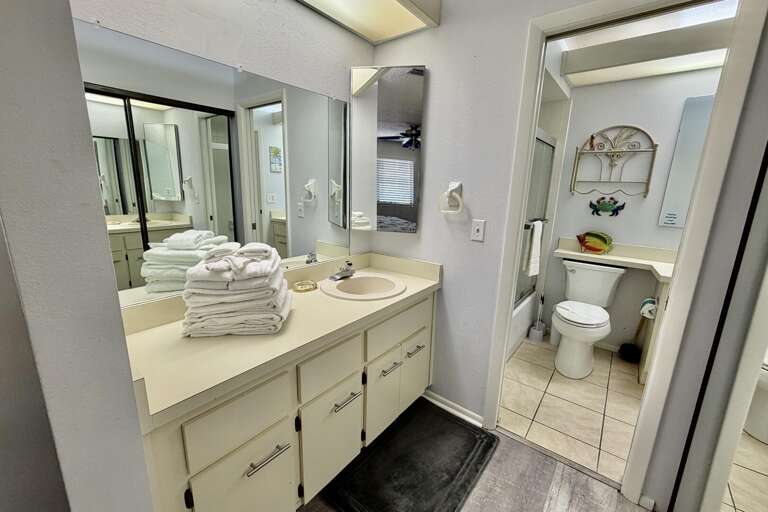 En suite vanity area