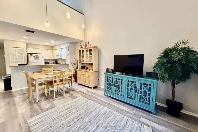 Living/Dining area