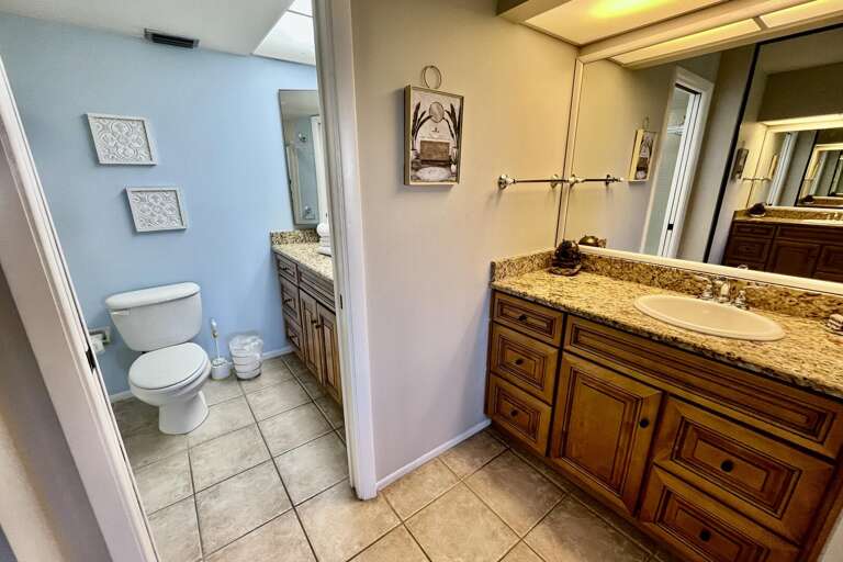 Bathroom 1 (en suite)