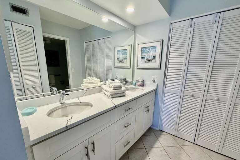 Bathroom 1 (en suite)