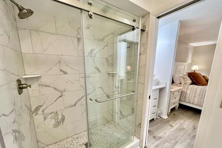 Bathroom 1 (en suite)