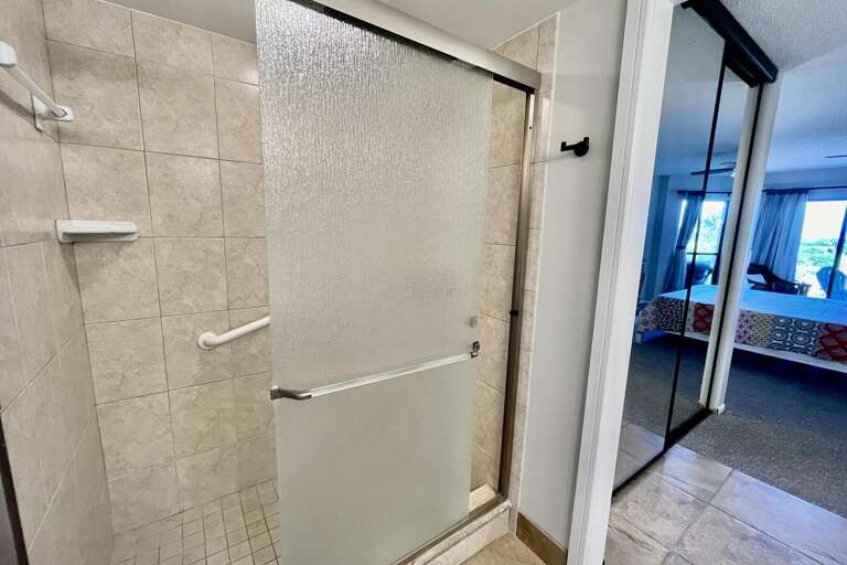 Bathroom 1 (en suite)