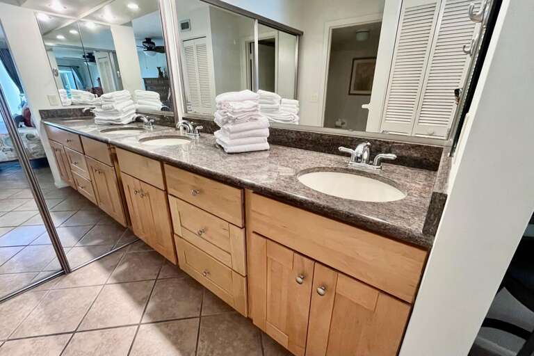 Bathroom 1 (en suite)