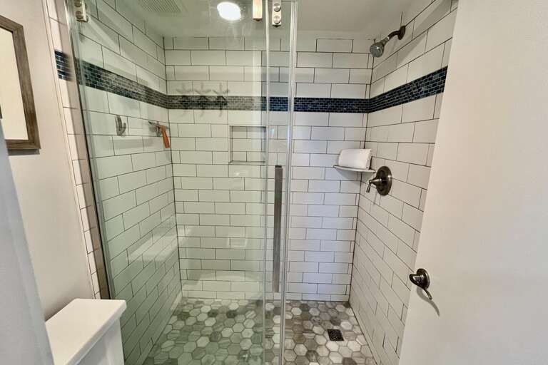 Bathroom 1 (en suite)