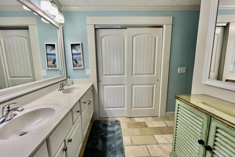 Bathroom 1 (en suite)