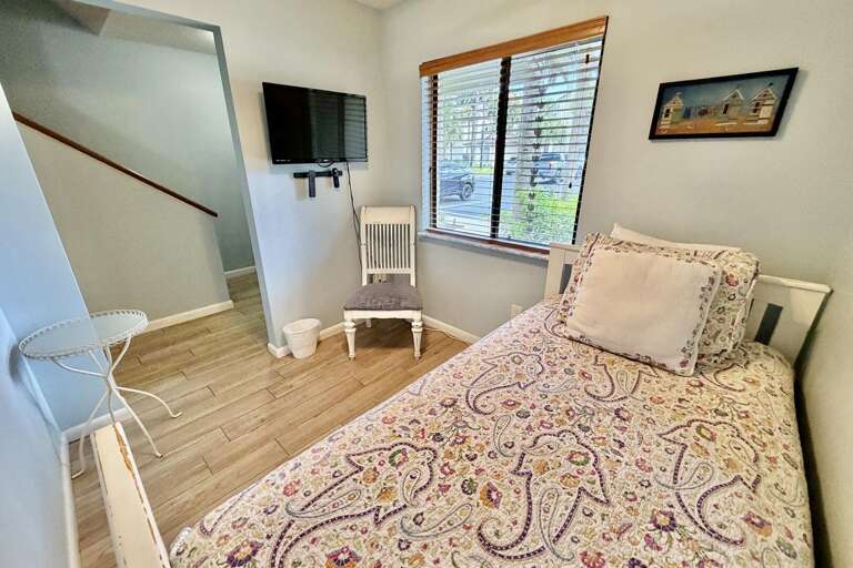 Bonus room w/ twin bed   trundle