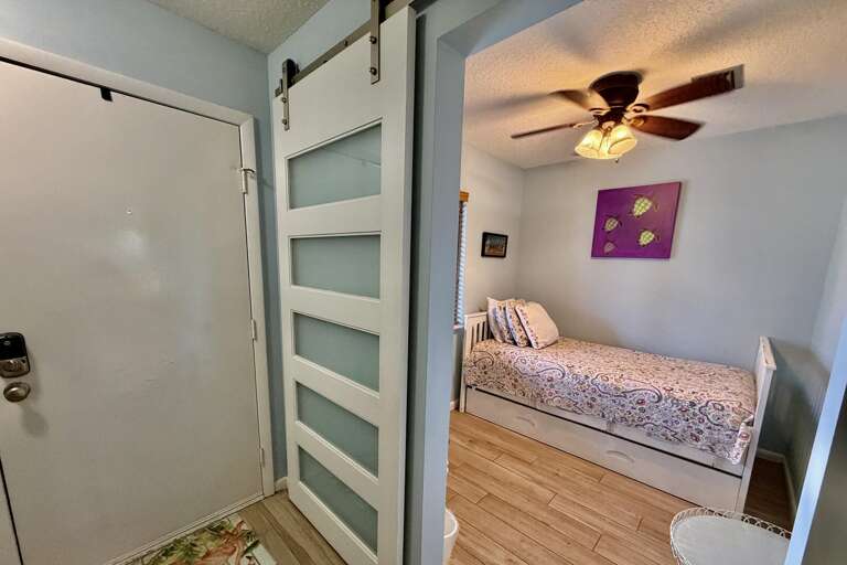 sBonus room w/ twin bed   trundle