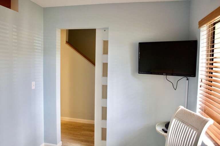 Enclosed breakfast nook/sleeping area