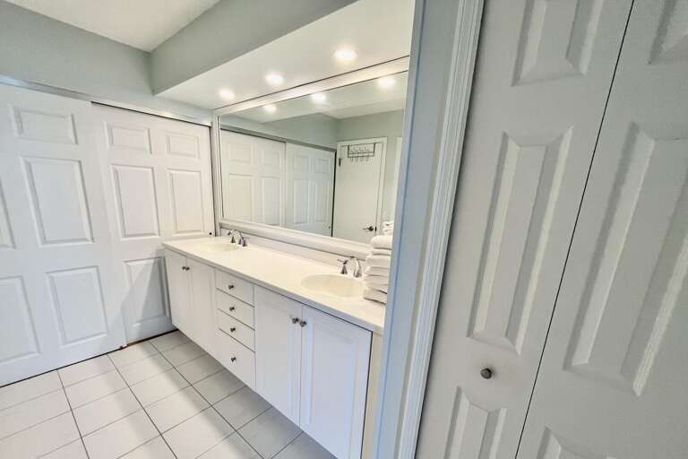 Bathroom 1 (en suite)