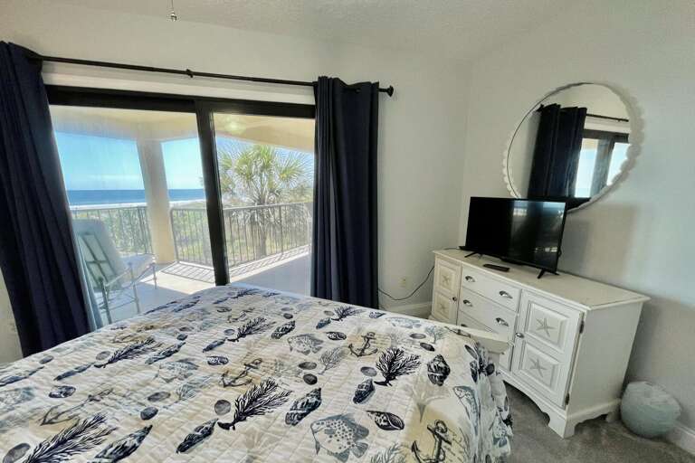 Bedroom 2 (oceanfront)