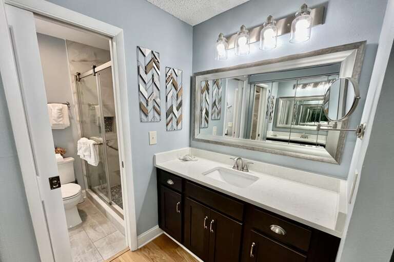 Bathroom 1 (en suite)