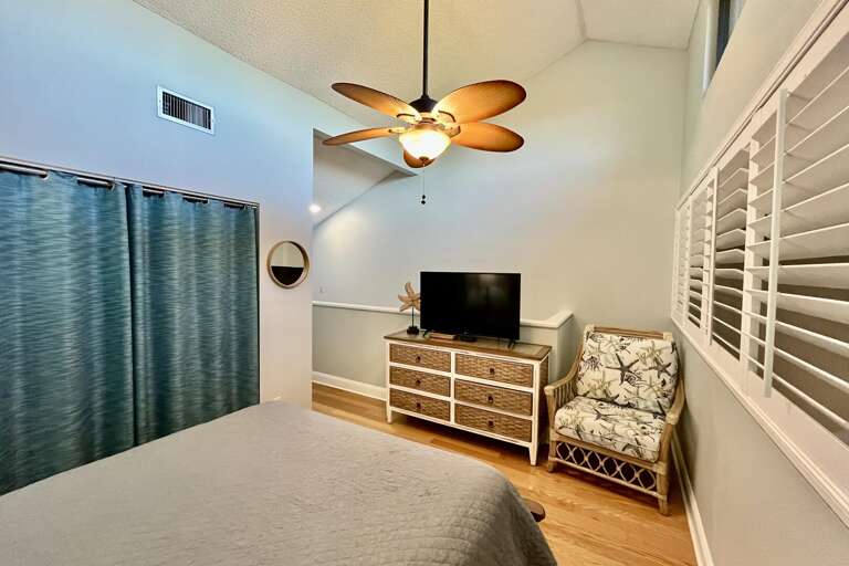 Bedroom 2 (upstairs)