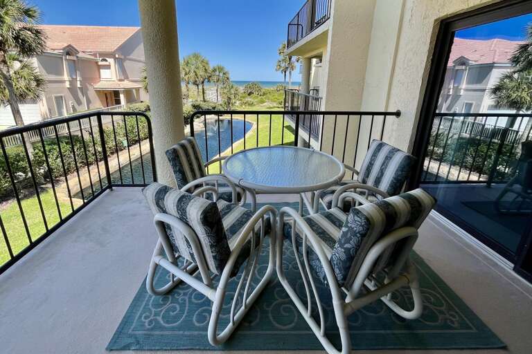 ocean side view/lagoon view balcony