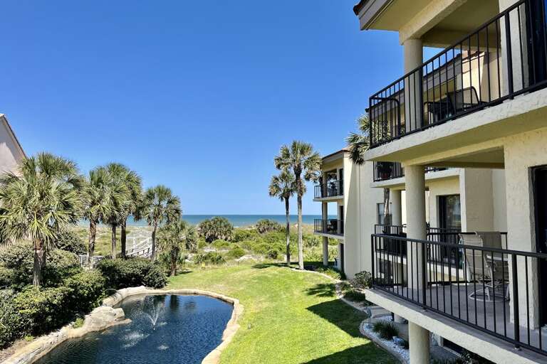 ocean side view/lagoon view balcony