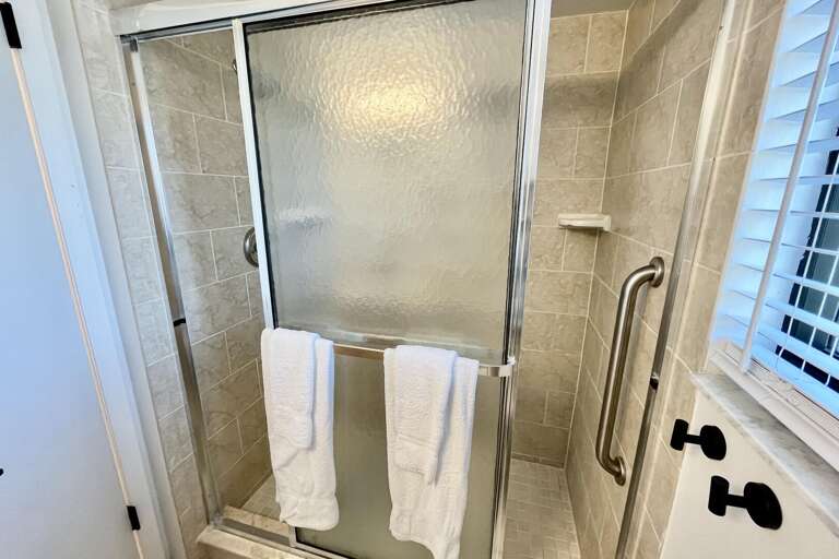 Bathroom 1 (en suite) Bathroom 1 (en suite)