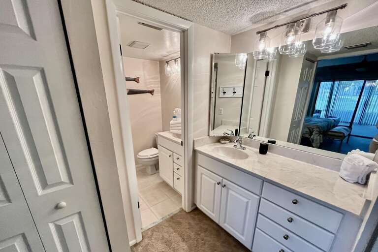 Bathroom 1 (en suite)