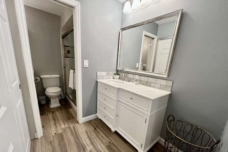 Bathroom 1 (en suite)